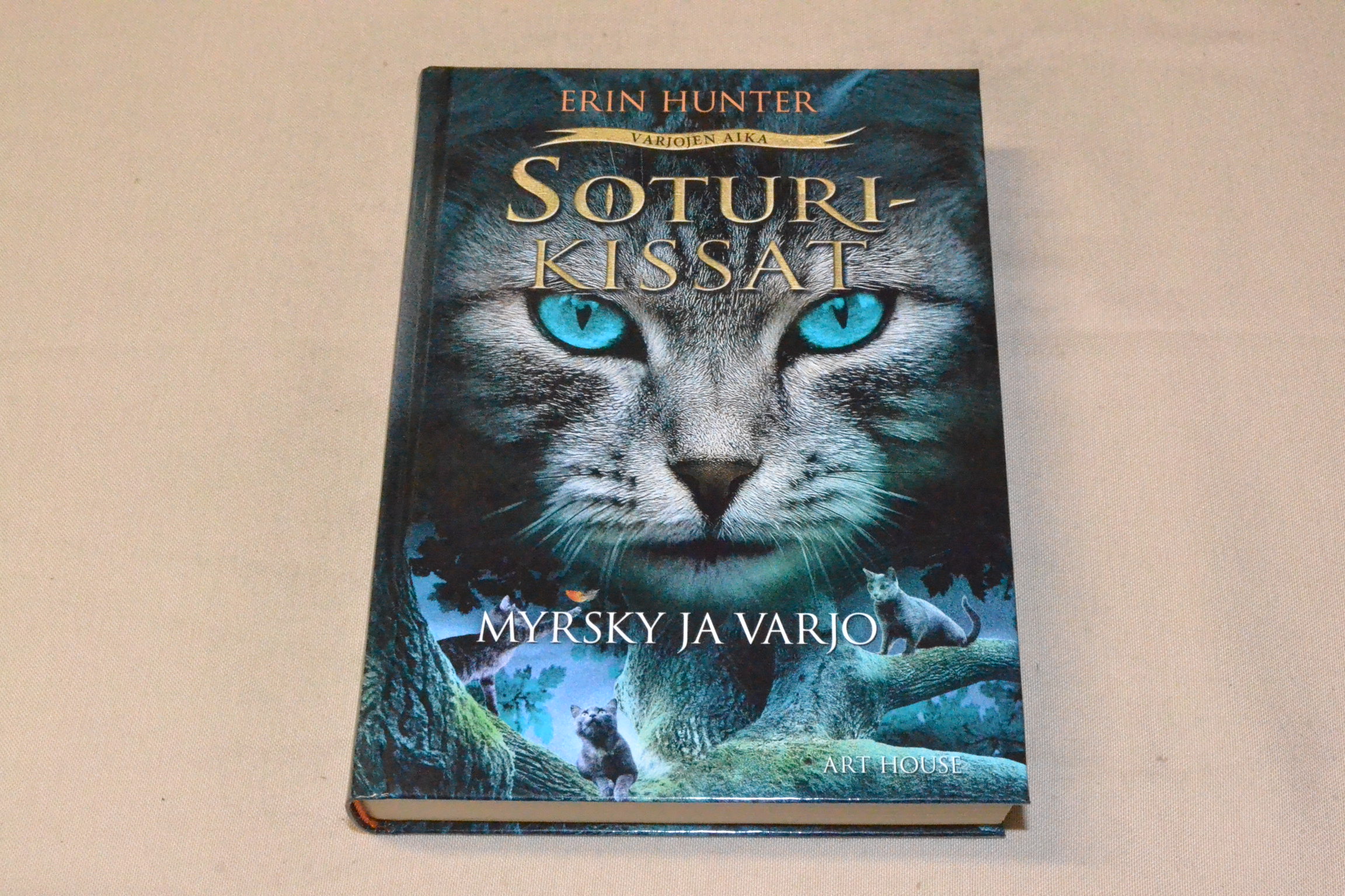 erin-hunter-soturikissat-myrsky-ja-varjo